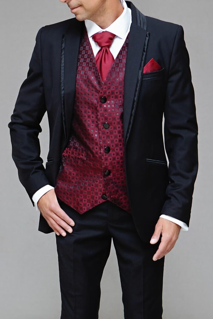 Black suit with wrim on collar BTM 508 3